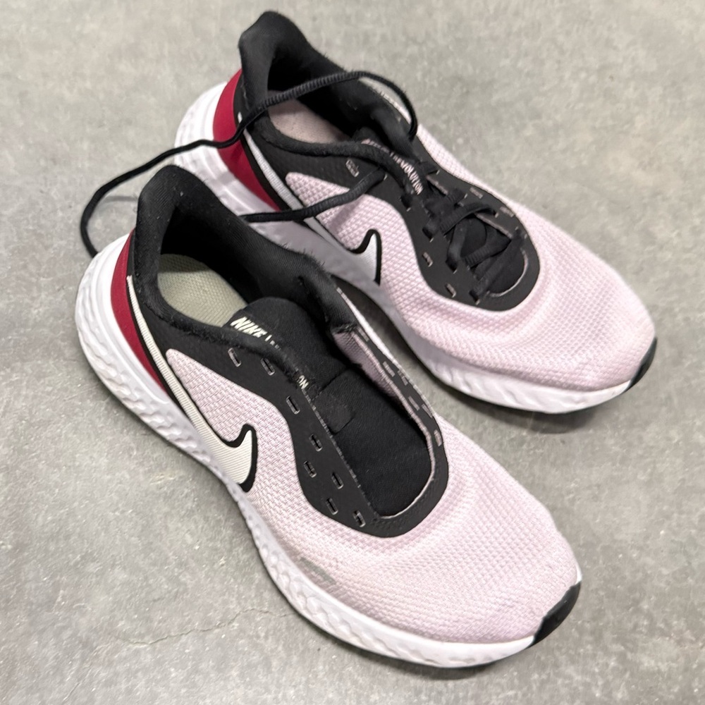 Nike sneakers shoes pink 9.5
